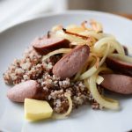 Сосиски с гречкой и луком