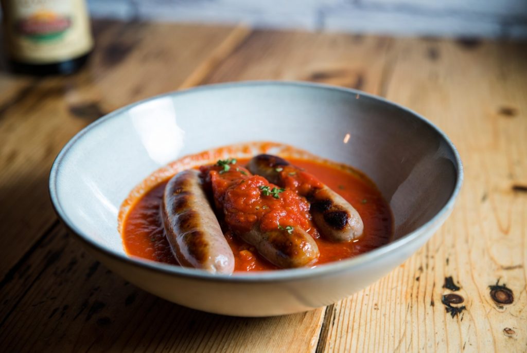 Сосиски в томатном рагу